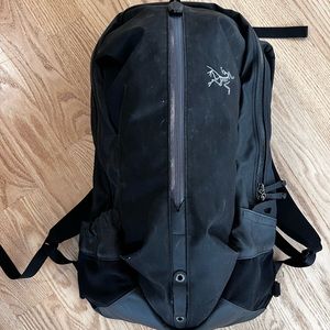 Arc’teryx Arro 22 Backpack, Carbon Colour